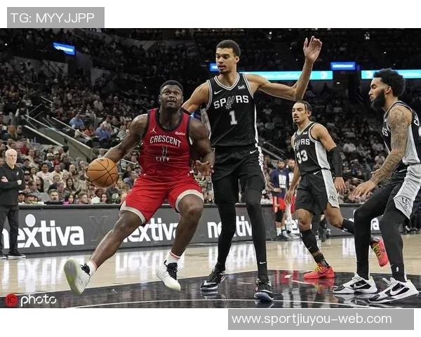 锡安表现惊艳12投10中砍下27分6篮板7助攻可惜球队未能获胜