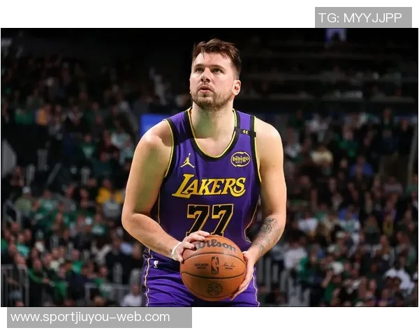 张佳玮分析詹姆斯持球策动减少原因东契奇分担责任与启动困难并存