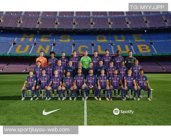 迈阿密国际全队合照亮相布斯克茨与阿尔巴成为焦点C位球员